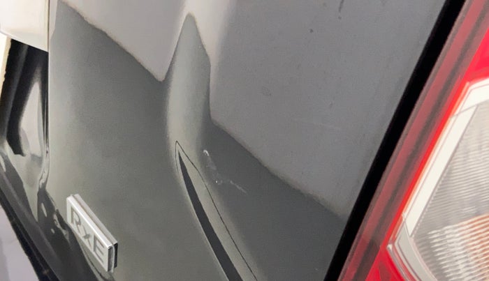 2015 Renault Duster RXE PETROL 104, Petrol, Manual, 80,425 km, Dicky (Boot door) - Slightly dented