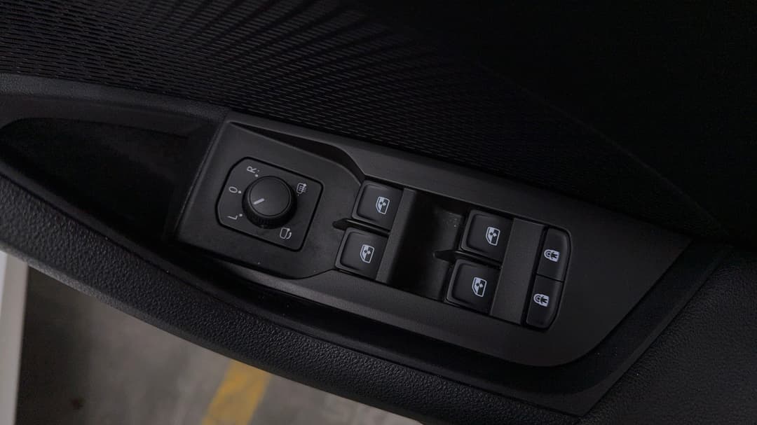 2022 SKODA Octavia Limited Edition, Automatic, 39048 km, Drivers Side Door Panel Controls