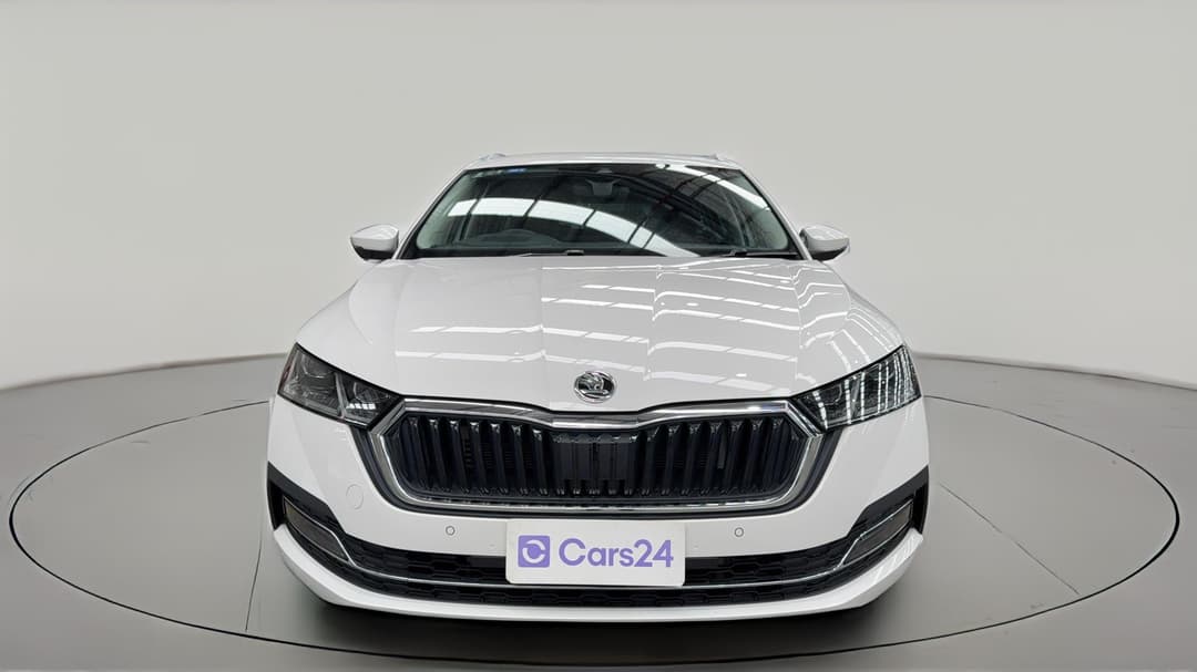 2022 SKODA Octavia Limited Edition, Automatic, 39048 km, Front View