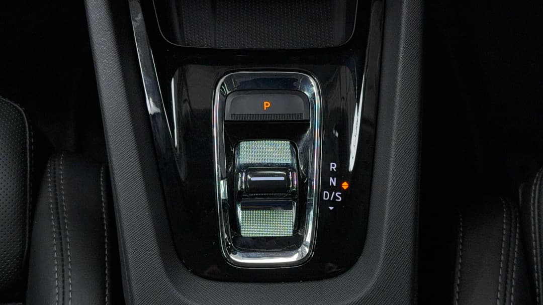 2022 SKODA Octavia Limited Edition, Automatic, 39048 km, Gear Lever 