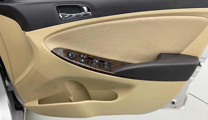 2013 Hyundai Verna FLUIDIC 1.6 EX VTVT, Petrol, Manual, 74,496 km, Driver Side Door Panels Control
