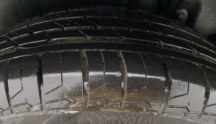 2013 Maruti Ertiga VXI CNG, CNG, Manual, 85,397 km, Right Front Tyre Tread