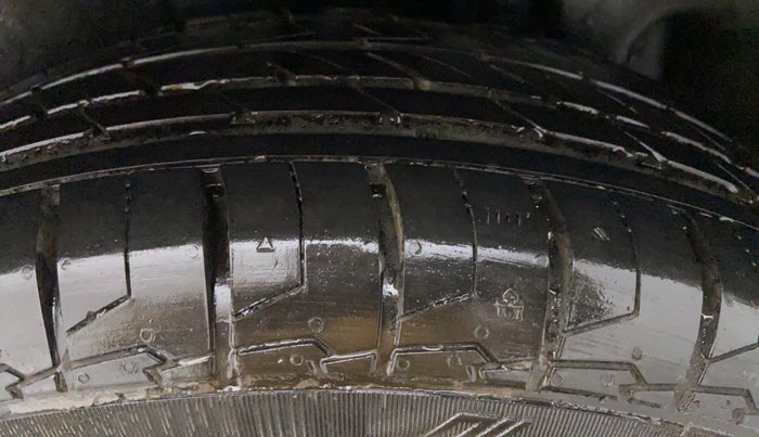 2013 Maruti Ertiga VXI CNG, CNG, Manual, 85,397 km, Left Front Tyre Tread