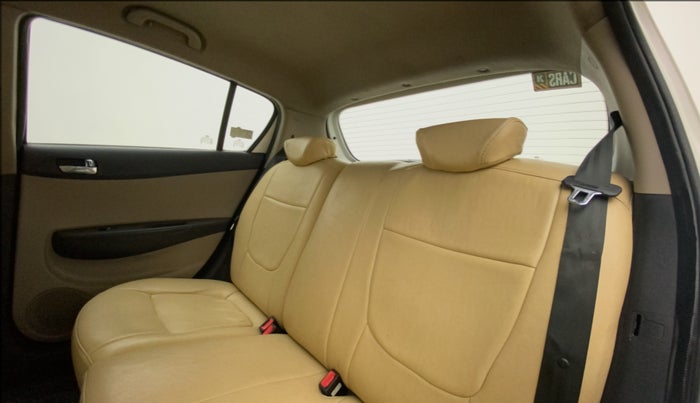 2012 Hyundai i20 ASTA 1.4 CRDI, Diesel, Manual, 1,15,681 km, Right Side Rear Door Cabin