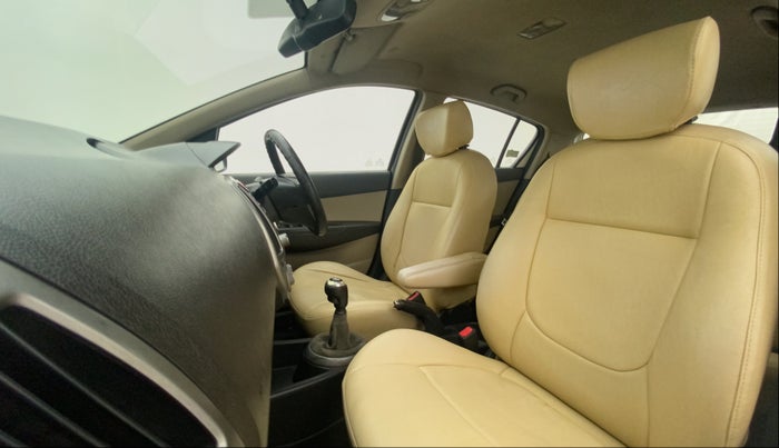 2012 Hyundai i20 ASTA 1.4 CRDI, Diesel, Manual, 1,15,681 km, Right Side Front Door Cabin
