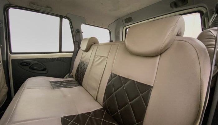 2012 Mahindra Scorpio LX BS III, Diesel, Manual, 84,884 km, Right Side Rear Door Cabin