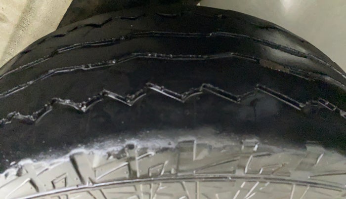 2012 Mahindra Scorpio LX BS III, Diesel, Manual, 84,884 km, Left Rear Tyre Tread