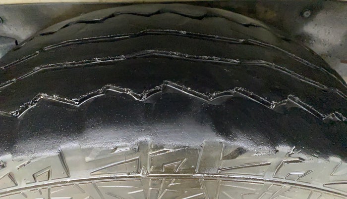 2012 Mahindra Scorpio LX BS III, Diesel, Manual, 84,884 km, Right Front Tyre Tread