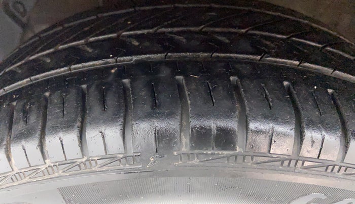 2014 Hyundai Xcent S 1.2, Petrol, Manual, 61,255 km, Left Front Tyre Tread