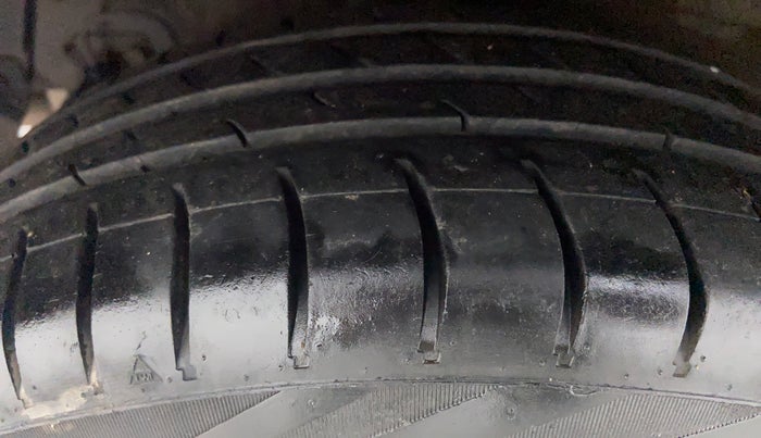 2014 Hyundai Xcent S 1.2, Petrol, Manual, 61,255 km, Right Rear Tyre Tread