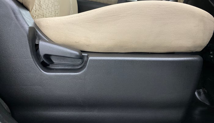 2017 Maruti Wagon R 1.0 VXI, Petrol, Manual, 35,775 km, Driver Side Adjustment Panel