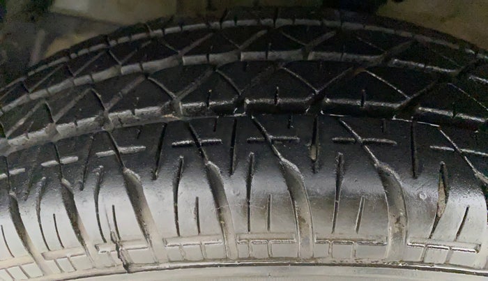 2012 Maruti Swift VXI D, Petrol, Manual, 74,741 km, Left Front Tyre Tread