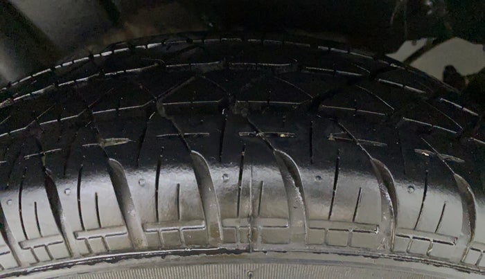 2012 Maruti Swift VXI D, Petrol, Manual, 74,741 km, Left Rear Tyre Tread