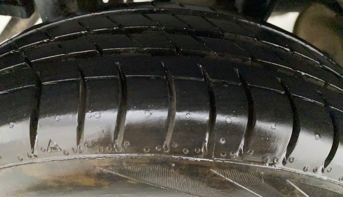 2015 Maruti Alto K10 VXI P, Petrol, Manual, 31,852 km, Right Front Tyre Tread