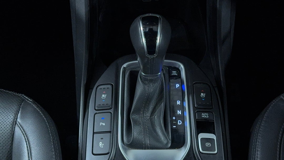 2015 Hyundai Santa Fe Highlander Crdi (4x4), Automatic, 142786 km, Gear Lever 