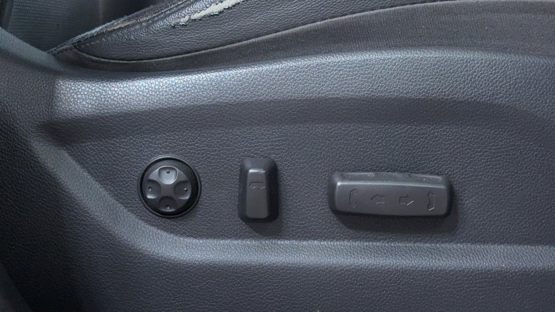 2015 Hyundai Santa Fe Highlander Crdi (4x4), Automatic, 142786 km, Drivers Side Adjustment Panel