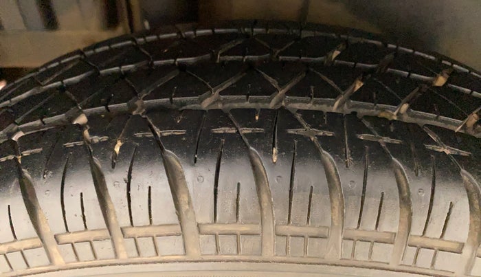 2012 Maruti Swift VDI, Diesel, Manual, 1,39,759 km, Right Rear Tyre Tread