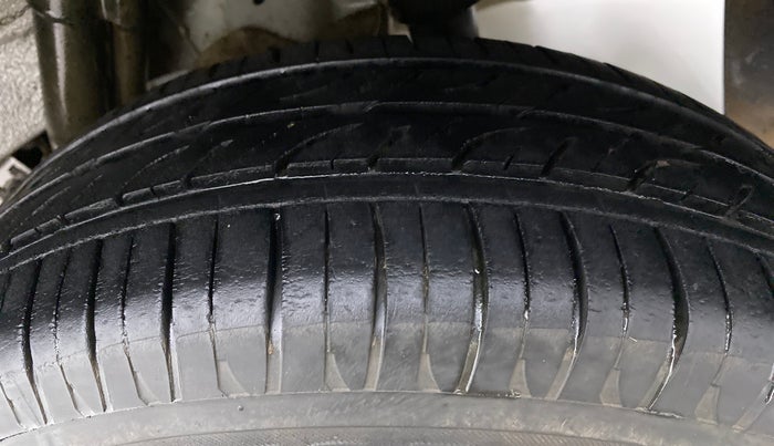 2019 Mahindra KUV 100 NXT K2 6 STR, Petrol, Manual, 34,529 km, Left Rear Tyre Tread