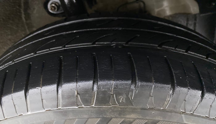 2019 Mahindra KUV 100 NXT K2 6 STR, Petrol, Manual, 34,529 km, Right Front Tyre Tread