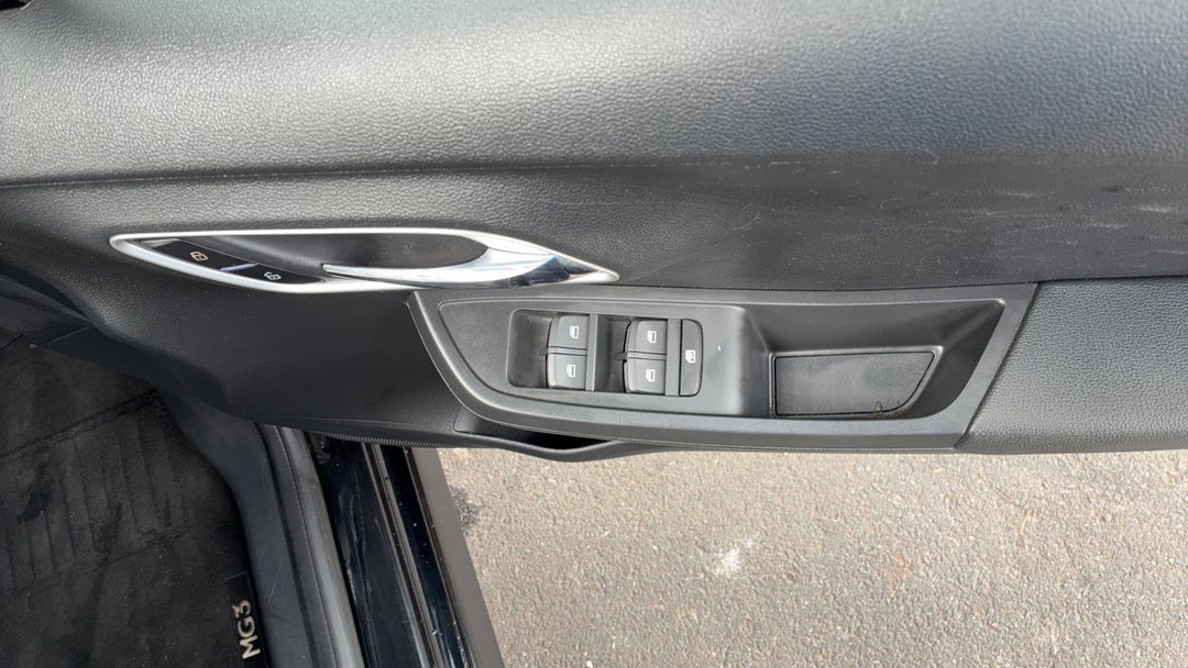 2022 MG Mg3 Auto Excite (with Navigation), Automatic, 56658 km, Drivers Side Door Panel Controls