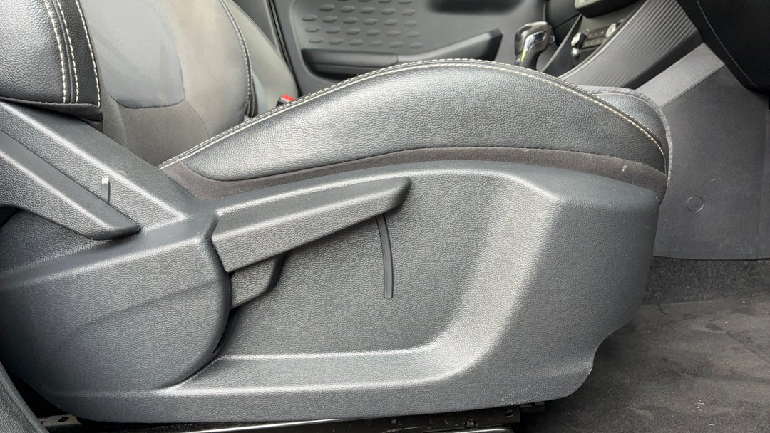 2022 MG Mg3 Auto Excite (with Navigation), Automatic, 56658 km, Drivers Side Adjustment Panel