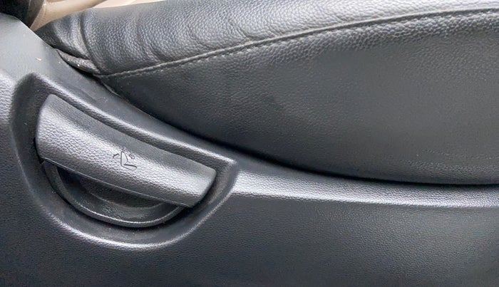 2017 Hyundai Grand i10 SPORTZ 1.2 KAPPA VTVT, Petrol, Manual, 19,595 km, Driver Side Adjustment Panel