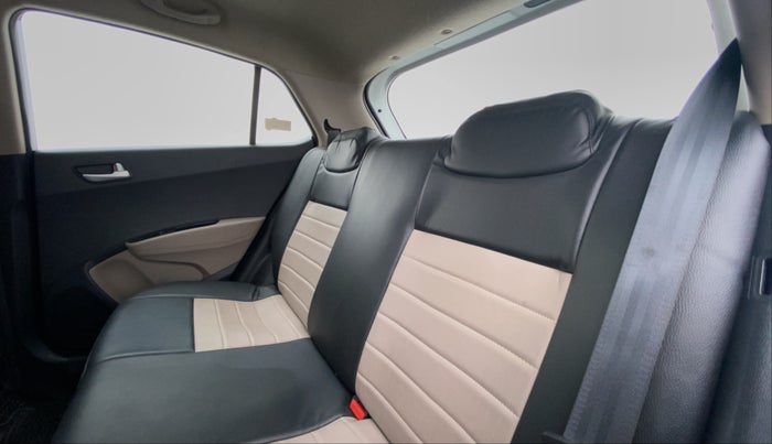 2017 Hyundai Grand i10 SPORTZ 1.2 KAPPA VTVT, Petrol, Manual, 19,595 km, Right Side Door Cabin View