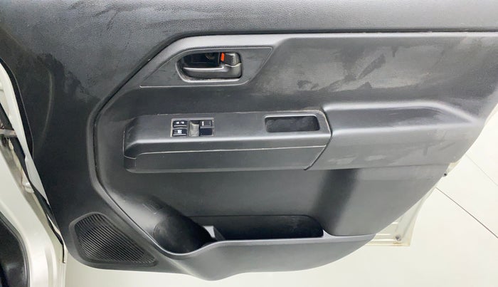 2019 Maruti New Wagon-R 1.0 Lxi (o) cng, CNG, Manual, 54,324 km, Driver Side Door Panels Control
