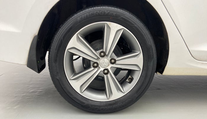 2018 Hyundai Verna 1.6 SX VTVT, Petrol, Manual, 26,922 km, Right Rear Wheel
