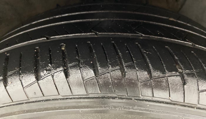 2018 Hyundai Verna 1.6 SX VTVT, Petrol, Manual, 26,922 km, Right Front Tyre Tread