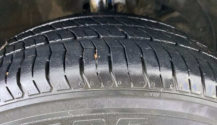 2016 Maruti Baleno DELTA PETROL 1.2, Petrol, Manual, 86,292 km, Right Front Tyre Tread