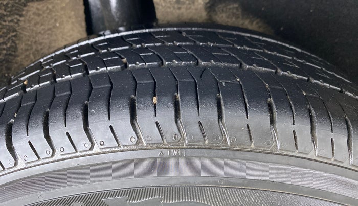 2016 Maruti Baleno DELTA PETROL 1.2, Petrol, Manual, 86,292 km, Right Rear Tyre Tread