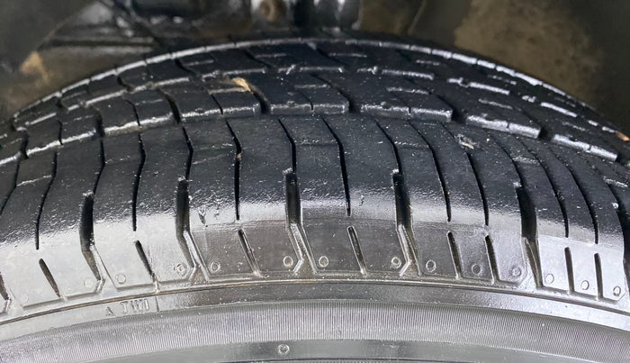 2016 Maruti Baleno DELTA PETROL 1.2, Petrol, Manual, 86,292 km, Left Front Tyre Tread