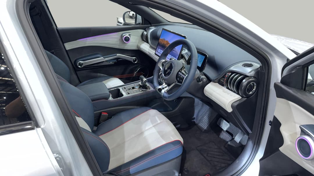 2025 Byd Atto 3 Extended Range, Automatic, 64 km, Right Side Front Door Cabin View
