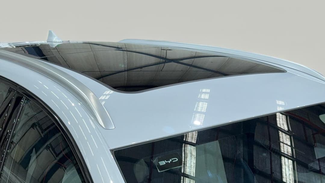 2025 Byd Atto 3 Extended Range, Automatic, 64 km, Roof/Sunroof View