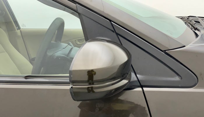 2015 Honda Amaze 1.2L I-VTEC S, Petrol, Manual, 1,14,329 km, Right rear-view mirror - Slight misalignment
