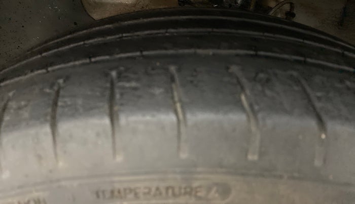 2017 Hyundai i20 Active 1.2 SX, Petrol, Manual, 28,674 km, Left front tyre - Minor crack