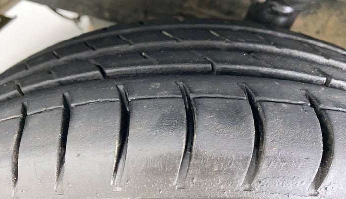 2012 Hyundai Eon D LITE PLUS, Petrol, Manual, 44,480 km, Left Front Tyre Tread
