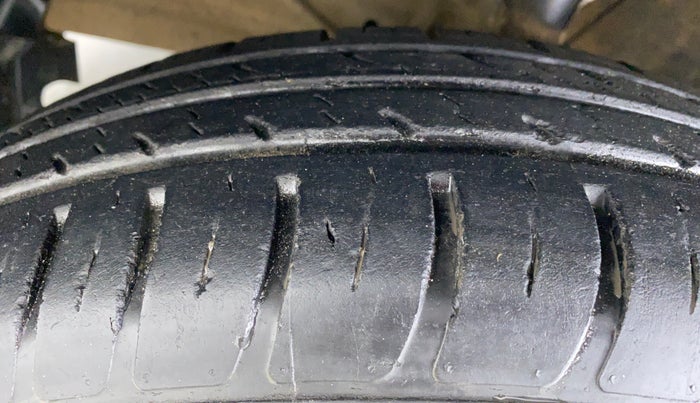 2018 Maruti Dzire VXI, Petrol, Manual, 24,930 km, Left Front Tyre Tread