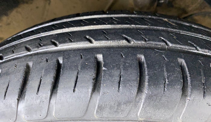 2018 Maruti Dzire VXI, Petrol, Manual, 24,930 km, Right Front Tyre Tread