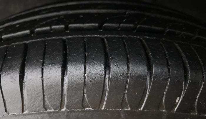 2010 Maruti Zen Estilo LXI, Petrol, Manual, 34,888 km, Left Front Tyre Tread
