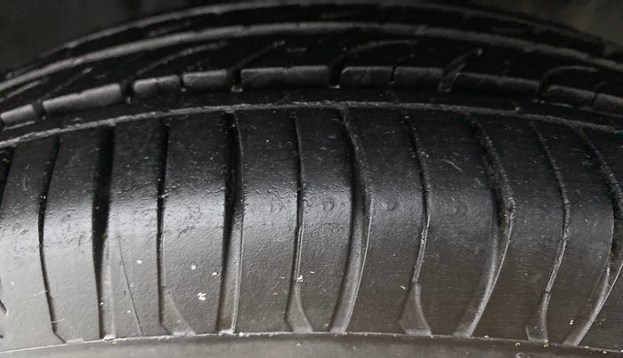 2010 Maruti Zen Estilo LXI, Petrol, Manual, 34,888 km, Right Front Tyre Tread