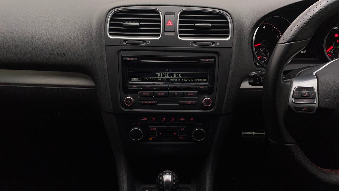 2010 Volkswagen Golf Gti, Automatic, 70337 km, Center Console