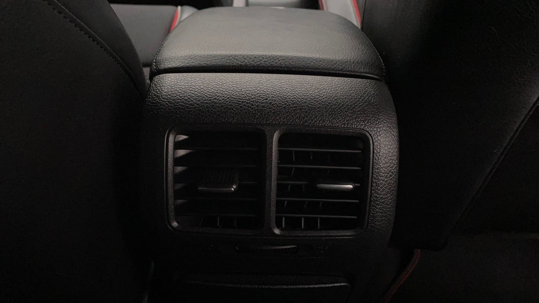 2010 Volkswagen Golf Gti, Automatic, 70337 km, Rear A/C Vent