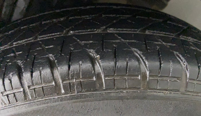2012 Maruti Swift VXI, Petrol, Manual, 37,991 km, Left Rear Tyre Tread