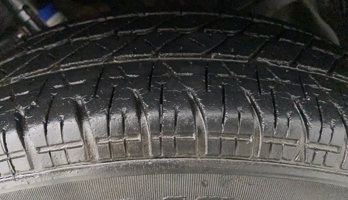 2012 Maruti Swift VXI, Petrol, Manual, 37,991 km, Left Front Tyre Tread