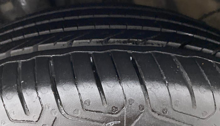 2017 Skoda Rapid STYLE 1.6 MPI, Petrol, Manual, 30,905 km, Left Front Tyre Tread