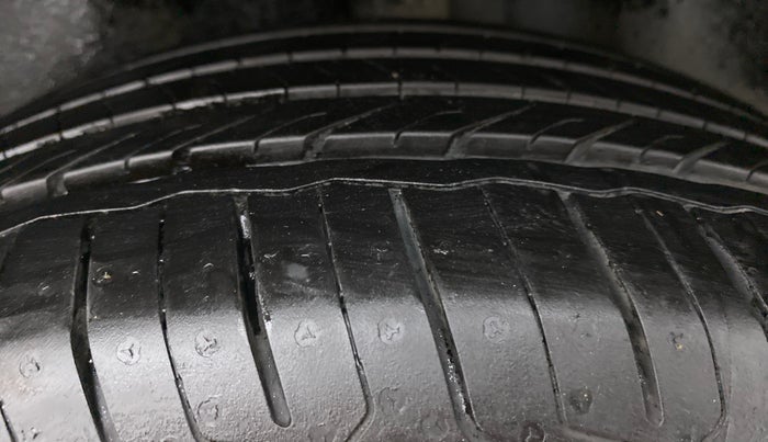 2017 Skoda Rapid STYLE 1.6 MPI, Petrol, Manual, 30,905 km, Left Rear Tyre Tread