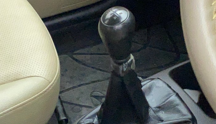 2018 Hyundai Eon ERA PLUS, Petrol, Manual, 11,997 km, Gear lever - Boot cover slightly torn