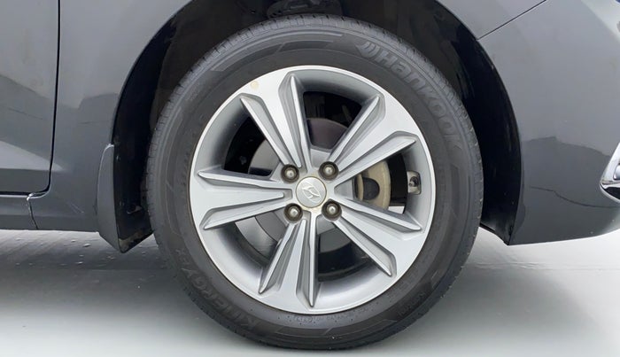 2018 Hyundai Verna 1.6 SX VTVT AT (O), Petrol, Automatic, 29,407 km, Right Front Wheel